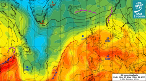 Airmass Analysis chart 18 UTC 25 May 2026: High pressure dominating northwest Europe with very warm airmass extending over Ireland.